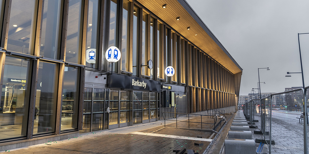 Ingång till Barkarby station.